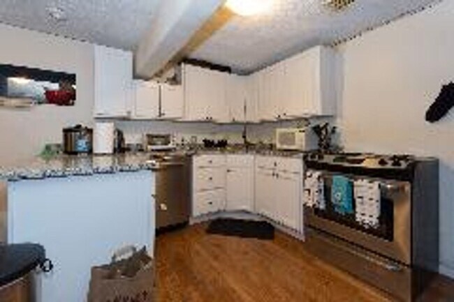 Building Photo - Renovated Brookline / BU Central Campus Ga...