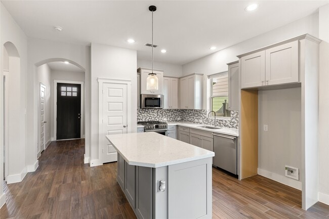 Building Photo - 18547 First Landing Drive