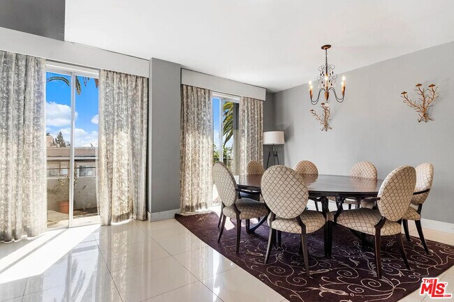 Building Photo - 121 S Palm Dr