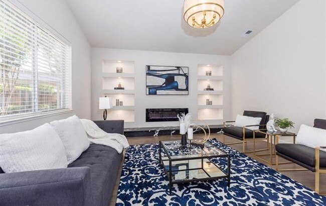 Building Photo - Livermore South Very Private 4 bedroom/3 b...