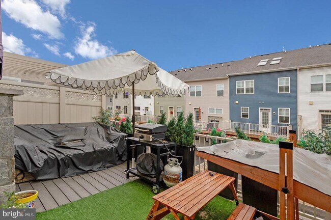 Building Photo - 703 Skippers Ln