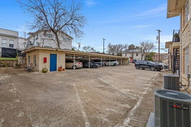 Building Photo - 301 E 34th St