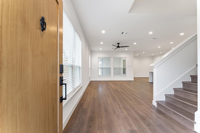 Building Photo - 2753 Sunny Briar Dr