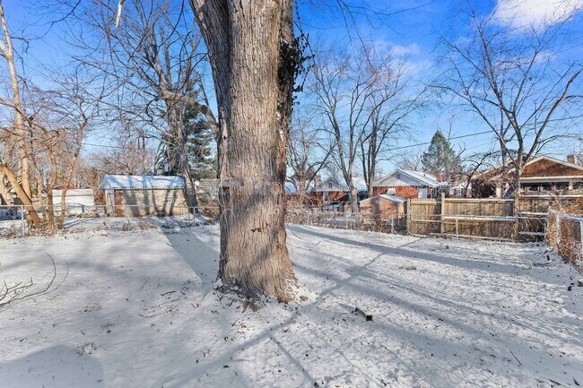 Building Photo - 8129 St Charles Ln