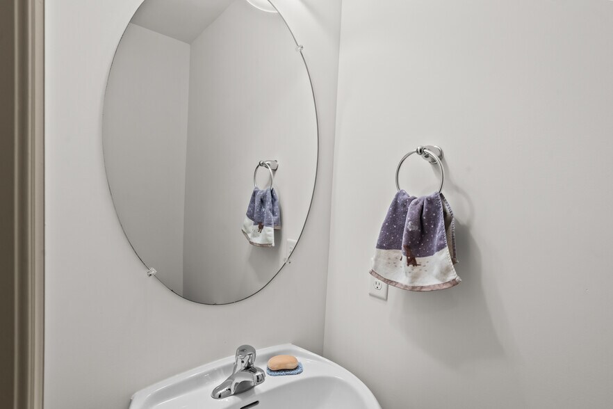 Building Photo - 14 Indiana Cir