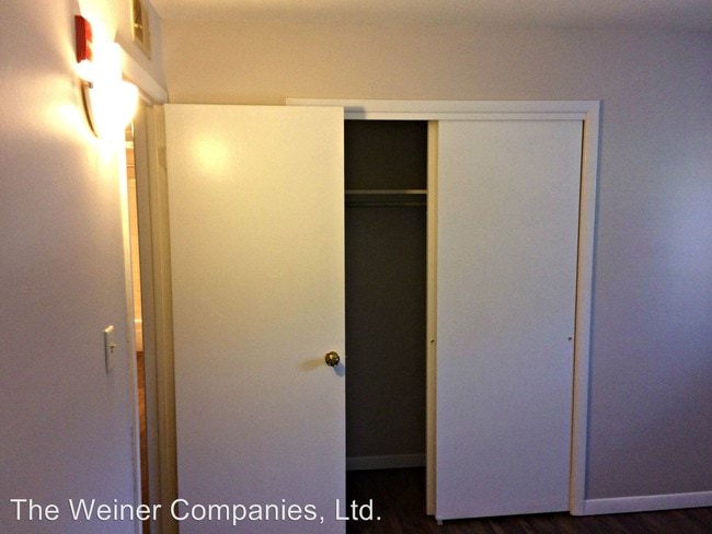 Building Photo - 407 W White St