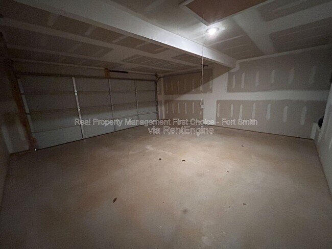 Building Photo - 10640 Cedar Wy