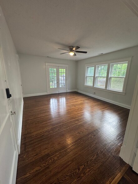 Bright and airy living room with newly refinished floors - 1333 Castlewood Ave