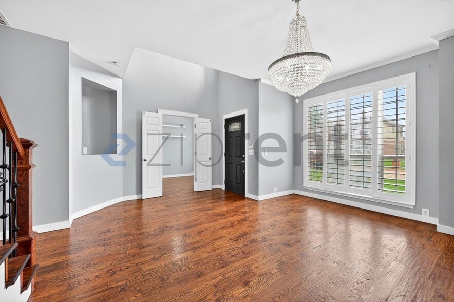 Building Photo - Unit