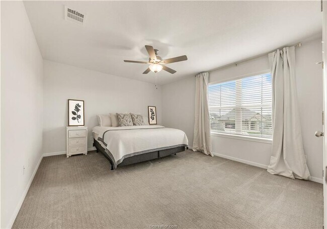 Building Photo - Gorgeous 2-Story on Quiet Cul de Sac