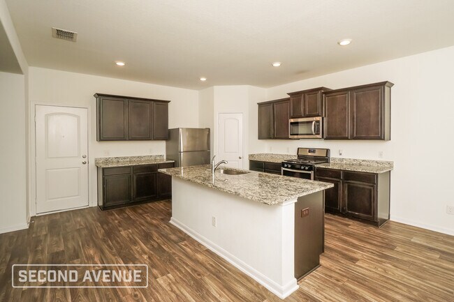 Building Photo - 3027 Jackson Smt