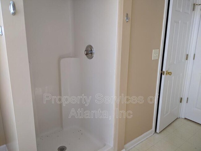 Building Photo - 1815 Rest Haven Ln