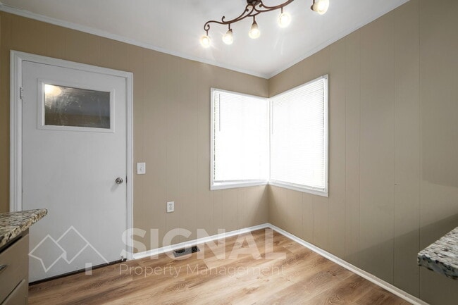 Building Photo - 1156 Skyline Dr