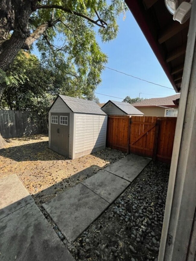 Building Photo - Updated Granny Unit-Prime Montgomery Villa...