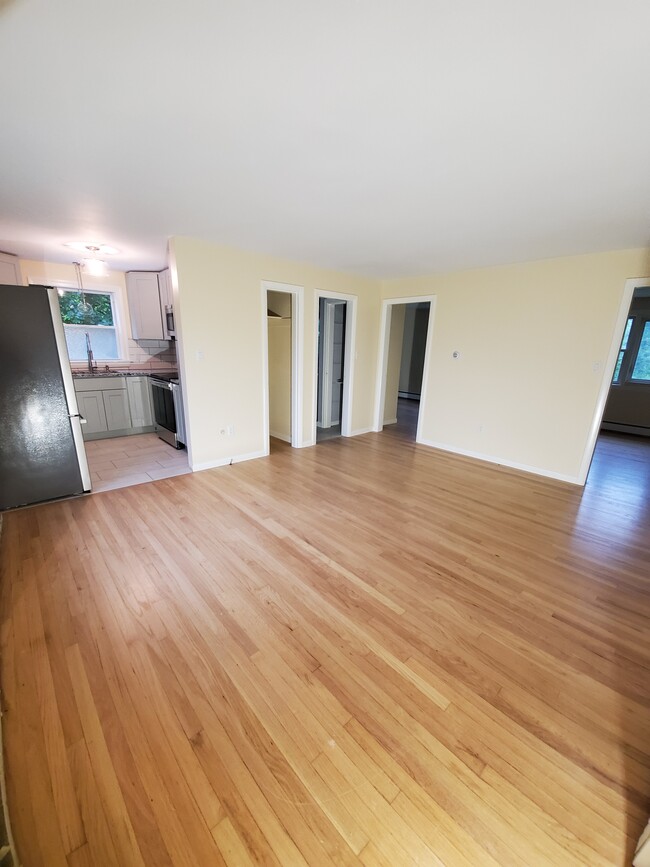 Dining Area/Living Room - 120 Iffley St