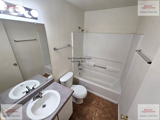 Building Photo - Midvale Park Home with 4 bedrooms and 2 baths