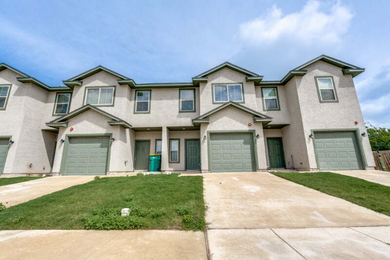 Building Photo - 7813 Savannah Brooks