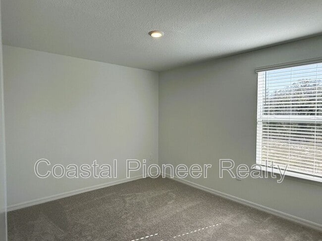 Building Photo - 17614 Pleasantview Blvd