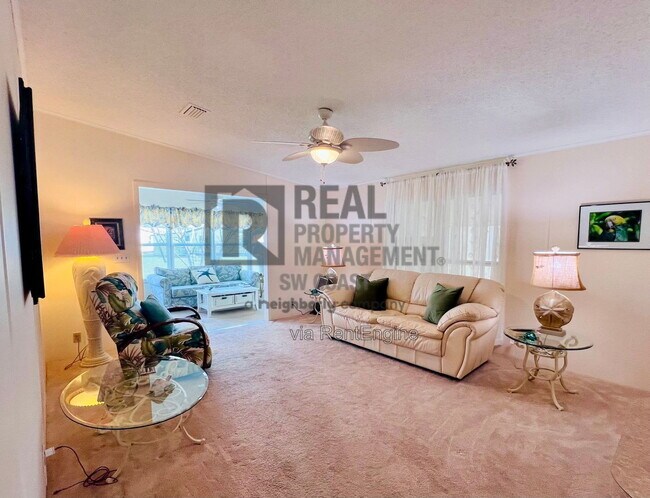 Building Photo - 202 Fan Palm Ln