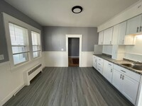 Building Photo - 559 Silver St