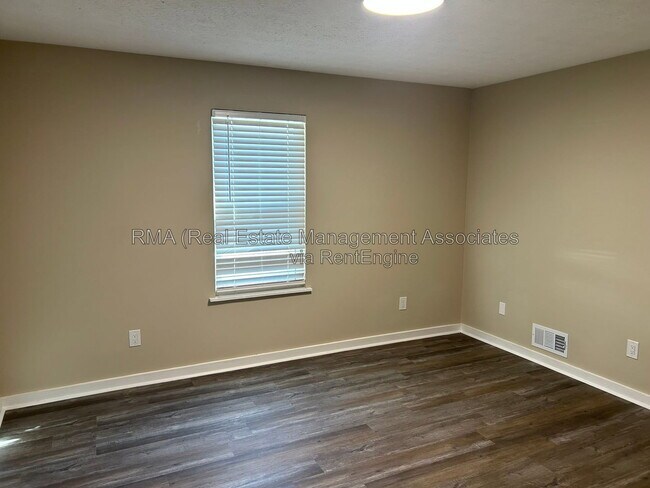 Building Photo - 1240 Ellis Rd