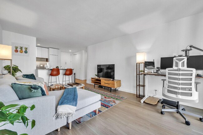 Building Photo - 68 W 37th St