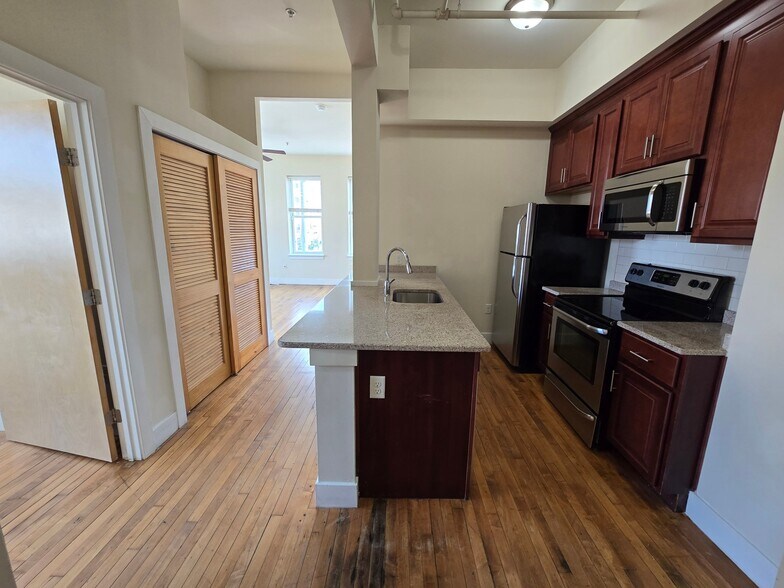 Building Photo - 613 N Lombardy St