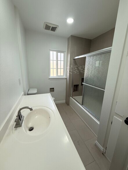 Building Photo - 9136 Clancey Ave