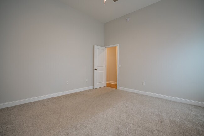 Building Photo - 106 Holland Dr