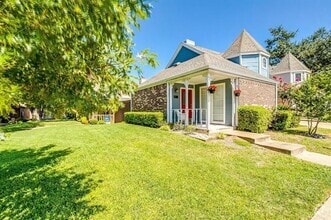 Building Photo - 18016 Whispering Gables Ln
