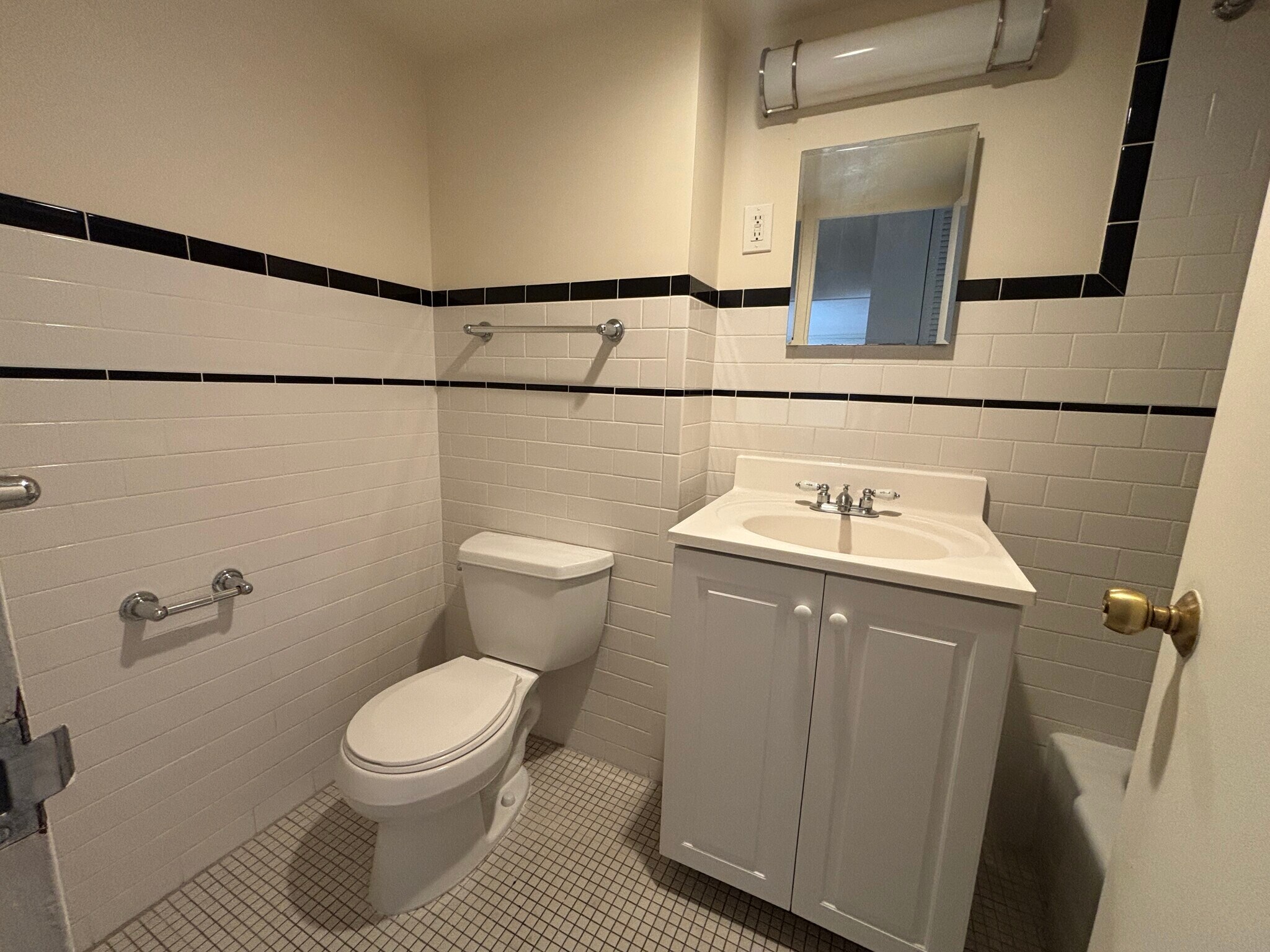 Building Photo - 16 Monmouth Ct