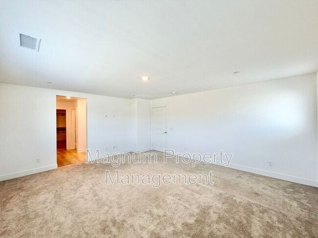 Building Photo - 34390 Coconut Cir