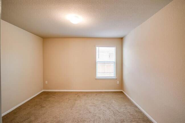 Building Photo - 15008 Custis Ln