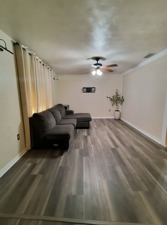 Primary Photo - Gorgeous Spacious 4-Bedroom, 2-Bathroom in...