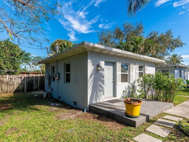 Building Photo - 1413 NW 3rd Ave