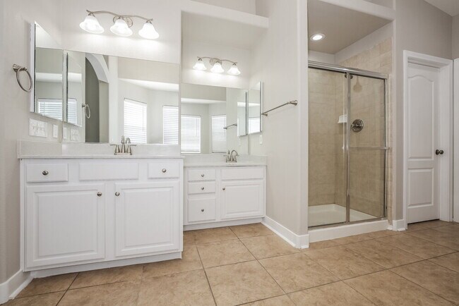 Building Photo - 425 Orchid Oasis Ave