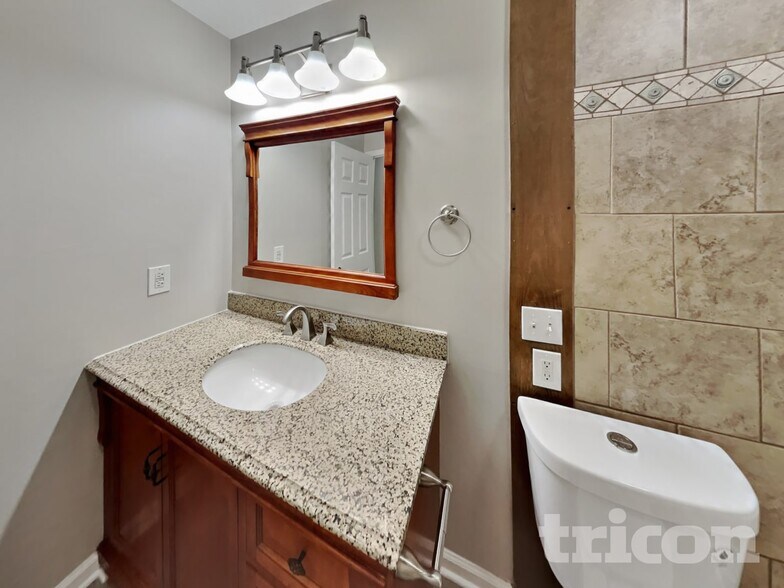 Building Photo - 3009 Blackwood Dr