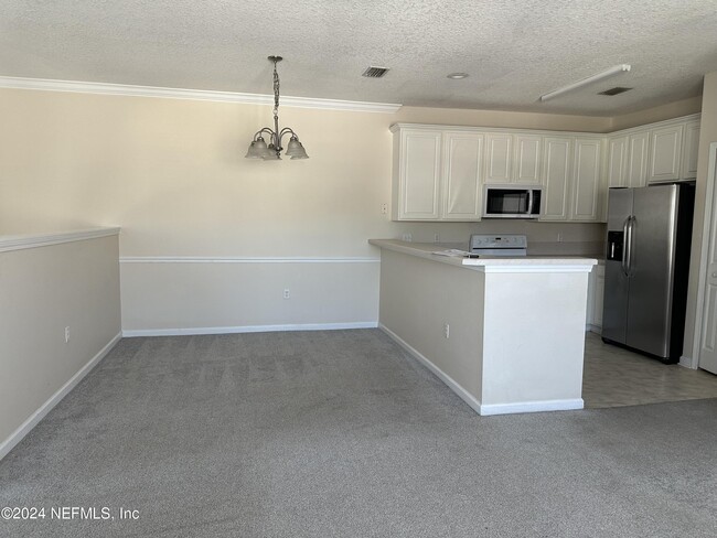Building Photo - 9740 Summer Grove Way W