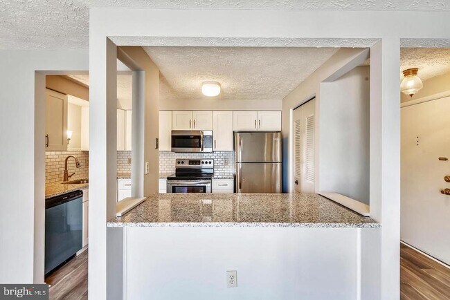 Building Photo - 3501 Wedgewood Ct