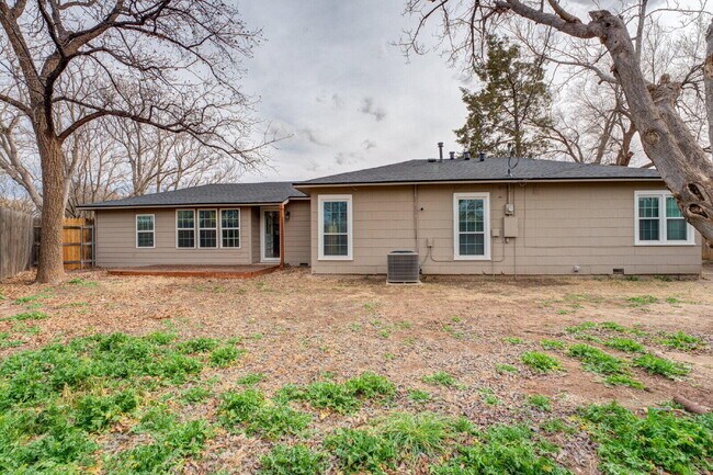 Building Photo - 2704 Canton Ave