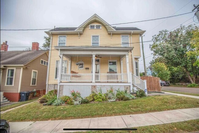 Historic Home in Fourth and Gill Neighborhood 631 Eleanor St Historic Home in Fourth and Gill Neighborhood 631 Eleanor St