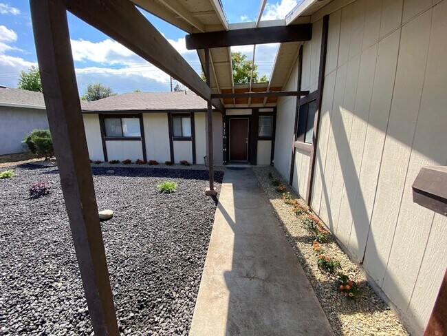 Building Photo - 3 Bedroom 2 Bath Home In Rosemont Open House Friday May 8th 4-4:30 PM