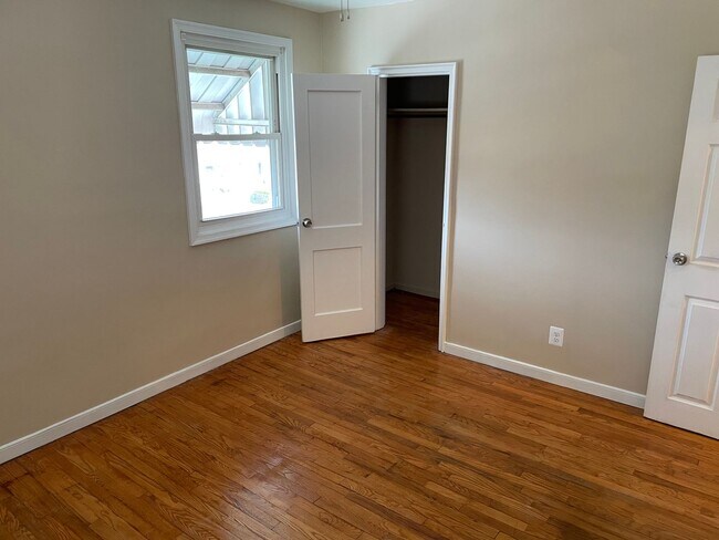 Building Photo - 1126 Wedgewood Rd