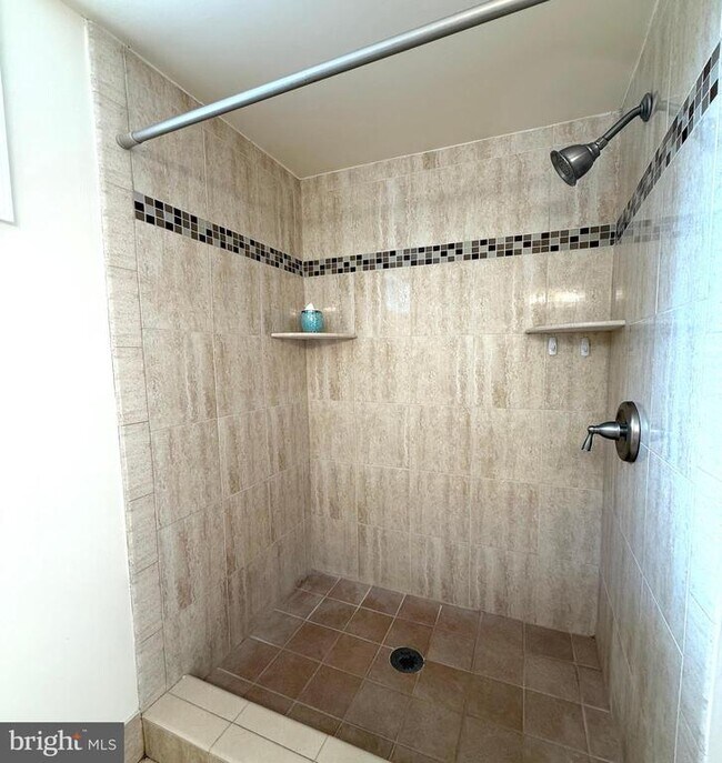 Building Photo - 701 N Vermont St