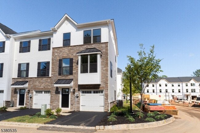 Primary Photo - 10 Saw Mill Cir