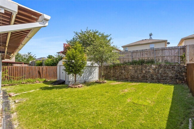 Building Photo - Spacious 3 Bedroom, 2.5 Bath Home Ready fo...