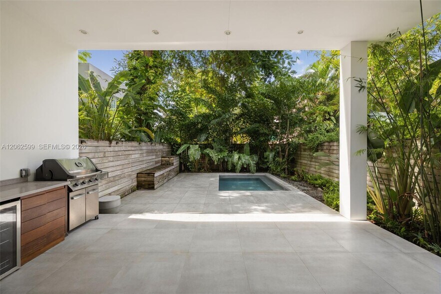 Building Photo - 2992 Coconut Ave