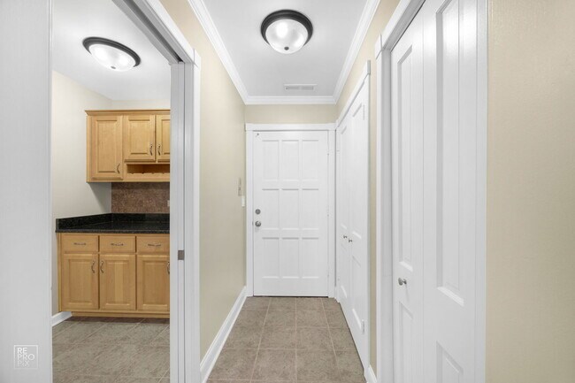 Building Photo - 7324 Heritage Ct