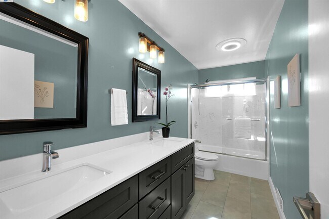 Building Photo - 55 Normandy Ln