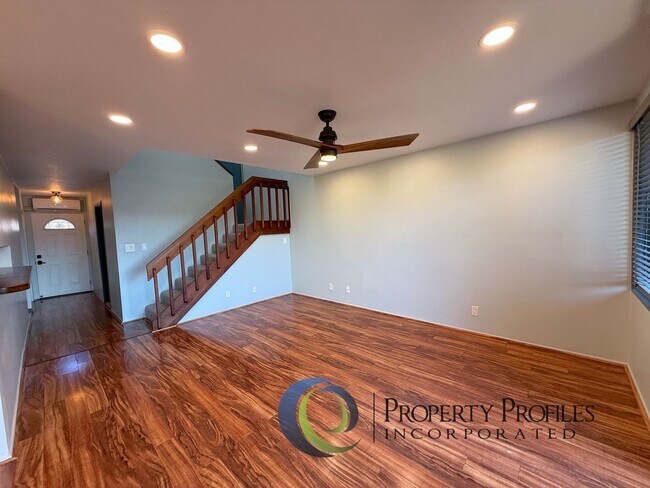 Building Photo - 4 Bedroom 2.5 bathroom Townhome in Kaholo ...